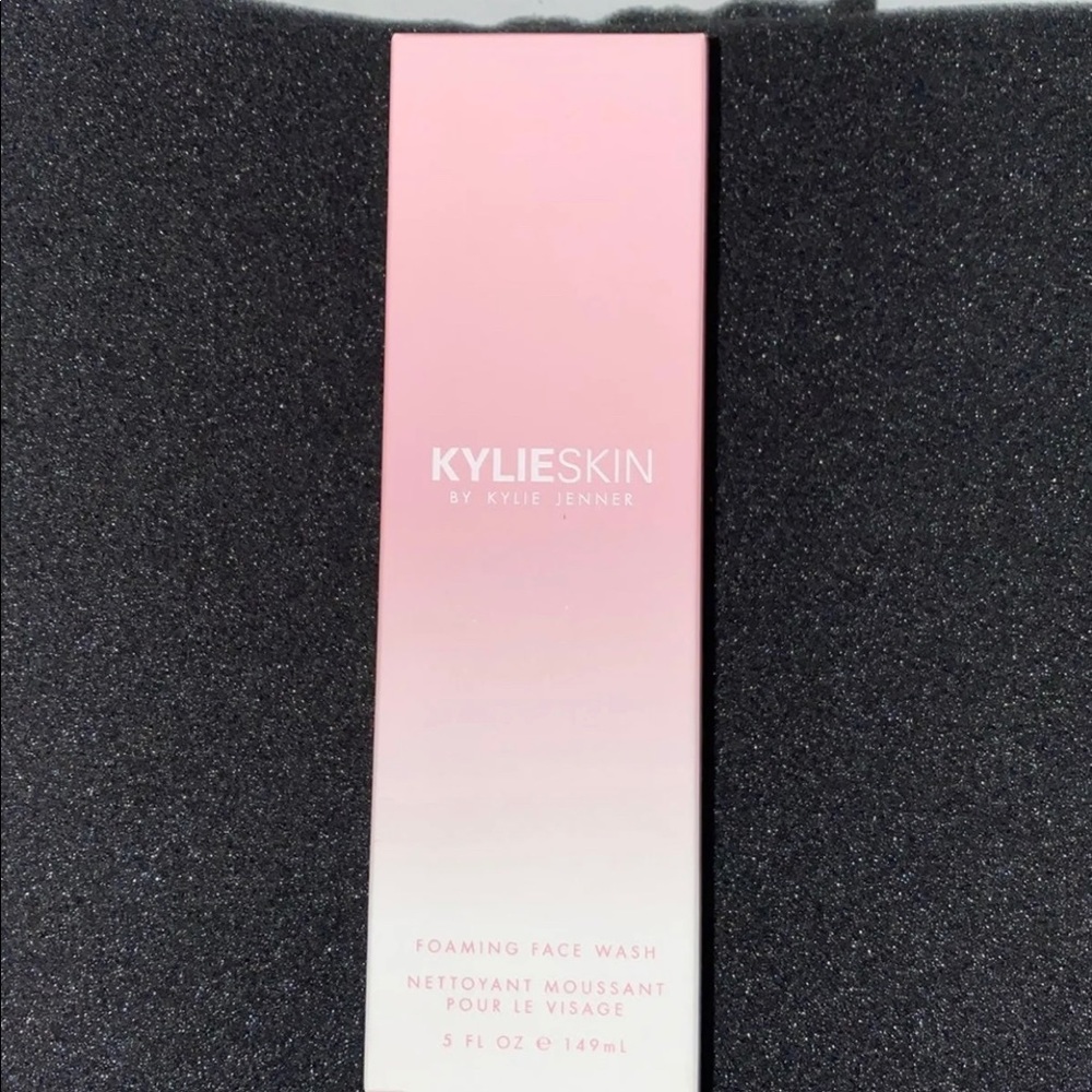 KYLIESKIN Foaming Face Wash